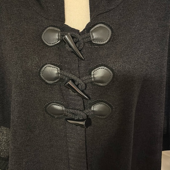 Hooded Cape/Poncho Size L NWOT - Picture 4 of 8